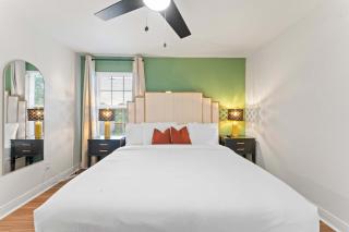 NRG MedCenter Luxe 2BD Home w FencedYard WasherDryer Pet Friendly - 2