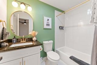 NRG MedCenter Luxe 2BD Home w FencedYard WasherDryer Pet Friendly - 1