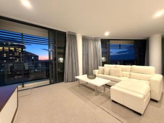 Stunning 2 bed 2 bath 8th floor - GC Getaways - 9