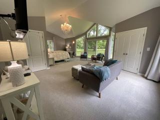 Secluded Luxe 5BR Estate| Pool, Wineries, Near ND - 8