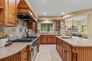 5800 sq ft Gorgeous Tarzana 7 bedroom 9 bathroom home with pool and hot tub - 7