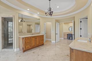 5800 sq ft Gorgeous Tarzana 7 bedroom 9 bathroom home with pool and hot tub - 2