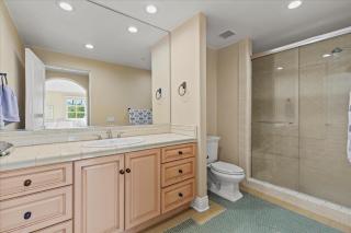 5800 sq ft Gorgeous Tarzana 7 bedroom 9 bathroom home with pool and hot tub - 1