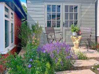 The Boathouse Uk33900 - 2