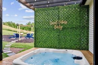 5 min. NRG | 3 min. Endless Wall Trail | Hot Tub - 0