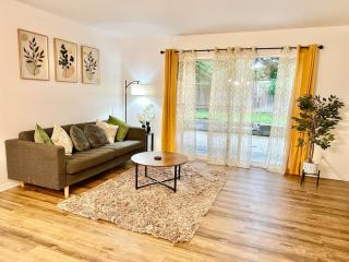Elegant Townhome Retreat in Lynnwood - 0