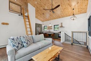 La Casita Little Sebago Lake with hot tub! - 0