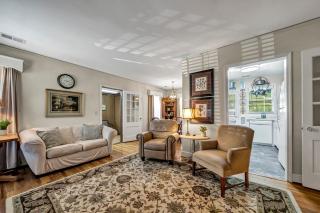 Charming 2BR - Antique Cottage - 0