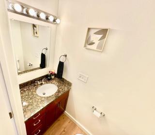 Close to everything in Lynnwood! - 2