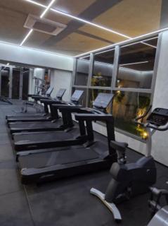 Studio Aronni Moema ao lado shopping Ibirapuera formula 1 7,8,9 novembro - 2