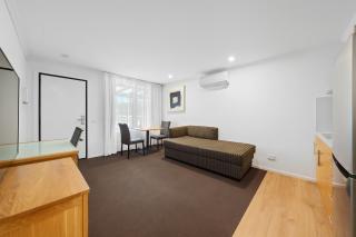 New Crossing Place Motel - 2