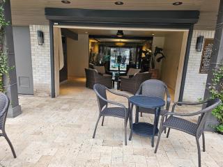 Saltwater Pool 2BR Near Galleria Walkable, Stylish & Central Marquee Uptown - 6