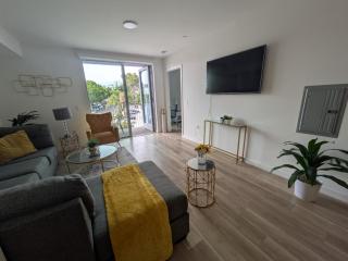 2 Bedroom Apartment in Santa Monica - 9