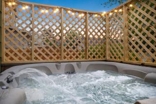 9mi To NRG | Game Room | Hot Tub | Firepit | Grill - 7