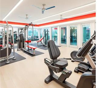 Poolside Comfort 2BR Galleria Stay AND Garage - 4