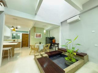 Gracious Green Gurney - 6