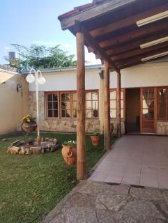 Casa Alojamiento con jardín y cochera - 2
