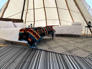 Rustic Elegance: Tipi Glamping by Wind River Mountains in Fort Washakie - 4