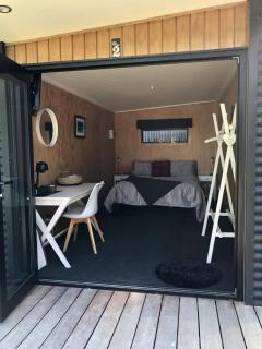 A Rural Retreat, Cabin with Private Bathroom No 2 - 7