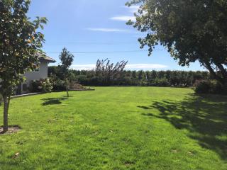 A Rural Retreat, Cabin with Private Bathroom No 2 - 1