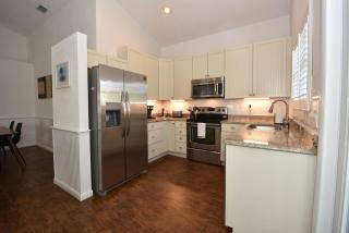 Beach Steps Away Fenced Yard Bikes & Pets OK - 3