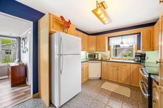 Yorita Manor - Lake Front Getaway! Dogs, Fire Pit & Deck - 9