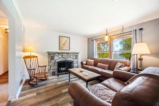 Lakefront Escape Fire Pit, Pets & Scenic Views - 9