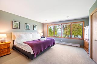 Lakefront Escape Fire Pit, Pets & Scenic Views - 8