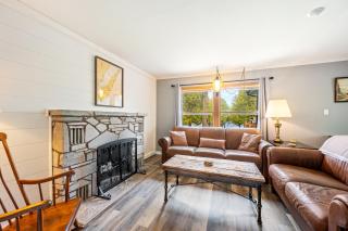 Lakefront Escape Fire Pit, Pets & Scenic Views - 1