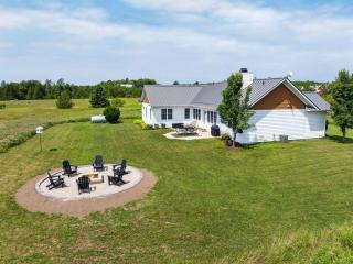 Grove Road Home - Private 5 Acres, Fire Pit, Spacious Retreat, Dog-F - 2