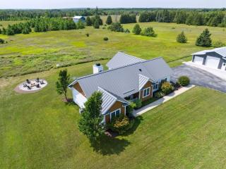 Grove Road Home - Private 5 Acres, Fire Pit, Spacious Retreat, Dog-F - 3