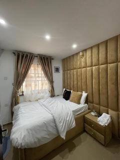 J3's Apartment & Lounge - 6