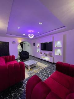 J3's Apartment & Lounge - 6