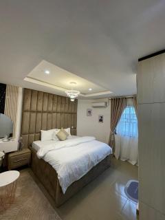 J3's Apartment & Lounge - 4
