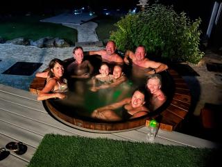 Lake Front 4 Bedroom Home with Hot Tub & Sauna - Spa House - 2