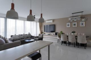 Spacious 3BR Sea-View Condo Resort Amenities 2708 - 2