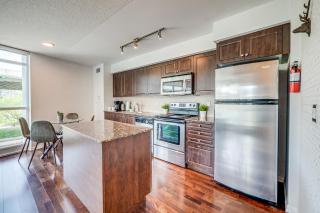 2BR Condo - Free Parking - Park & City View - 5