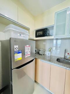 mactan newtown cozy room with wifi and pool access that you can enjoy - 8