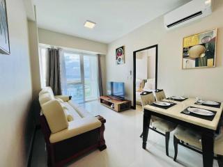 Heart of Mactan Newtown big space with free wifi and pool access - 5