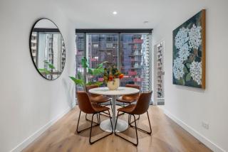 Spacious City Retreat Westside Place - 7