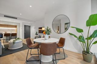 Spacious City Retreat Westside Place - 3