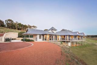 Valley Views - Elevated Hilltop Escape near Beaches - 5