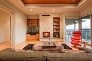 Valley Views - Elevated Hilltop Escape near Beaches - 3