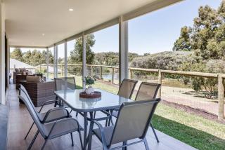 Wildgreen Villa - Lakeside Hideaway in Winery Estate - 5