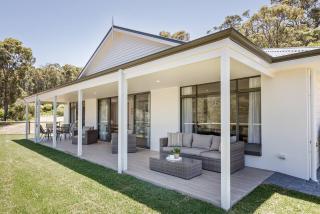 Wildgreen Villa - Lakeside Hideaway in Winery Estate - 4