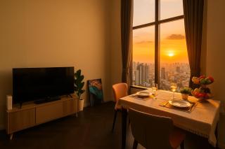 Luxury Loft with Stunning 25th Floor View - 4
