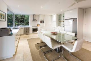 The White House - Tranquil Sea Views and Endless Fun - 1