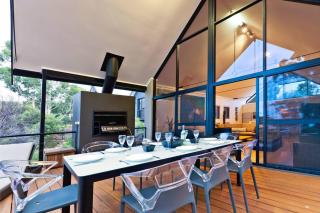 Whitehaven - Stylish Group Retreat with Ocean Views - 9