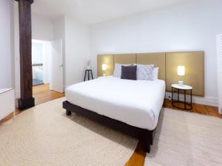 Sophistication Stay-Cation with a Roof Top Pool! - 8