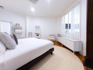 Sophistication Stay-Cation with a Roof Top Pool! - 2